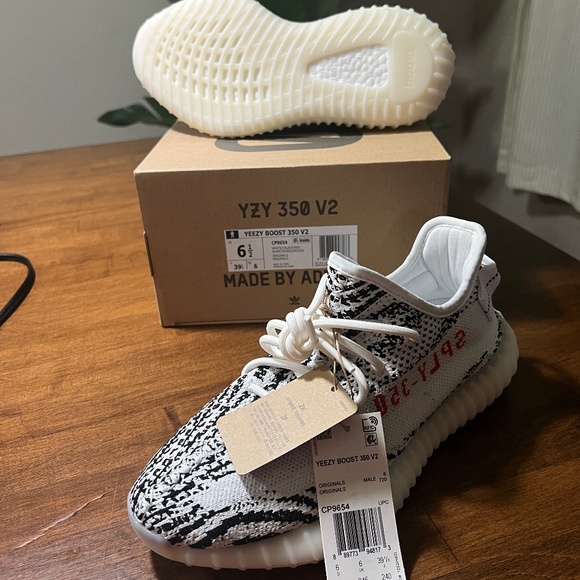 Yeezy 350 Zebra size 6.5 NIB - Picture 1 of 9